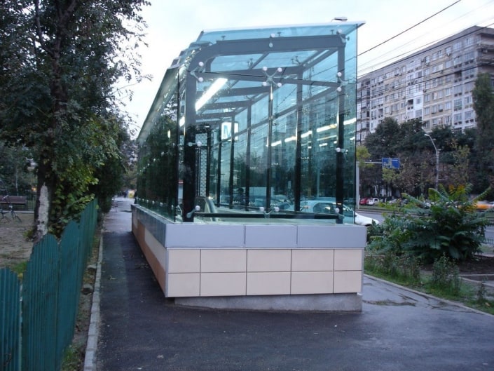Statie Metrorex, Policarbonat Compact, Sticla este inlocuita de policarbonat, Bucuresti