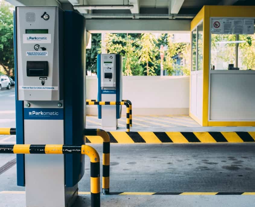Terminale intrare sau ieșire pentru parcări automate