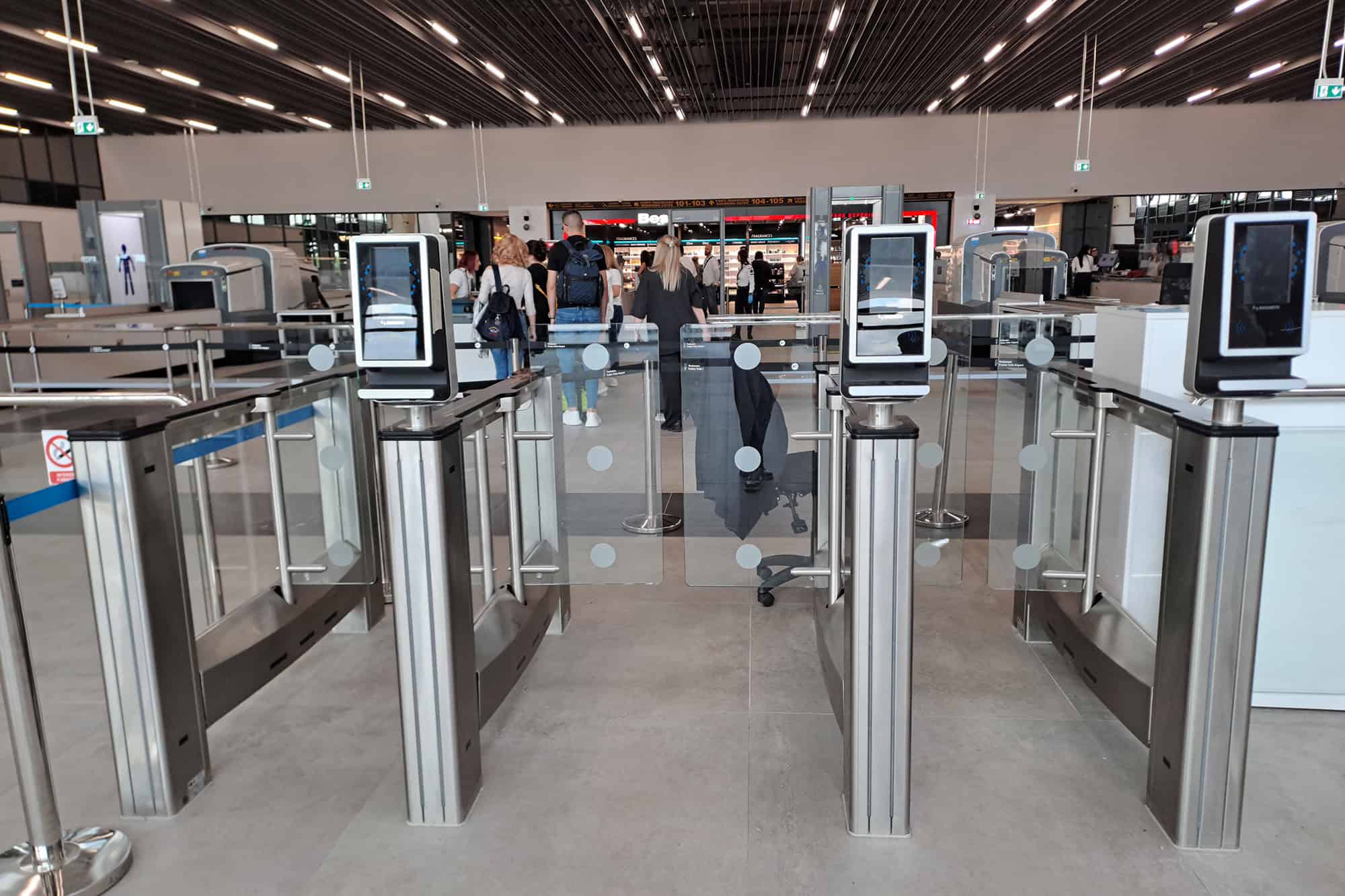 Controlul accesului pietonal în obiective cu cerințe ridicate de securitate, Soluții, KADRA