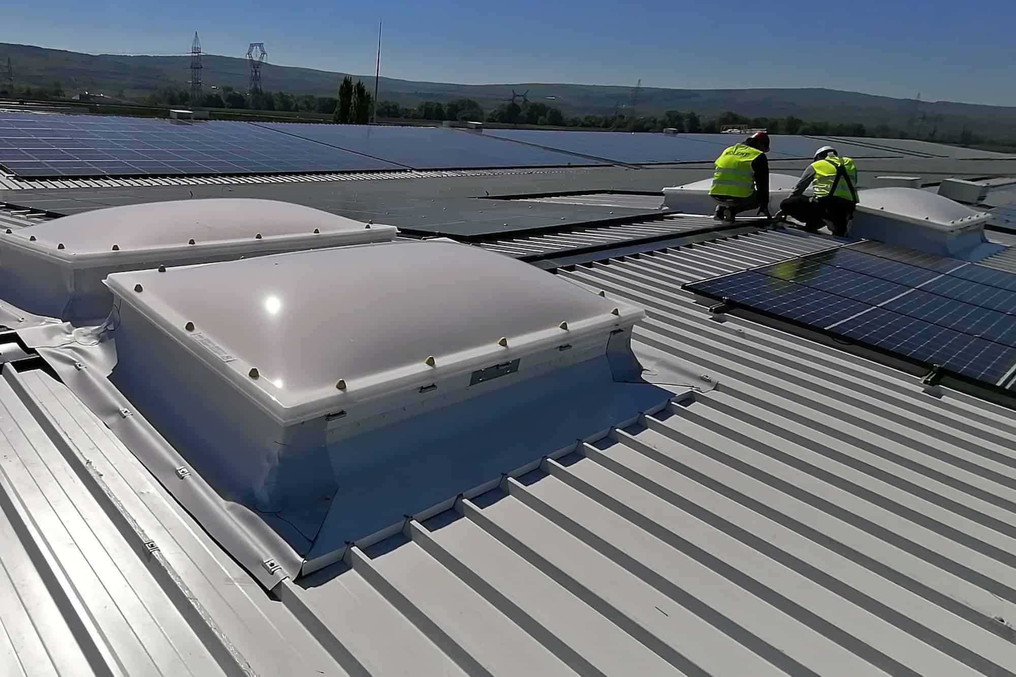 KADRA montează 46 de trape de fum electrice pentru noua hală Solina din Alba Iulia