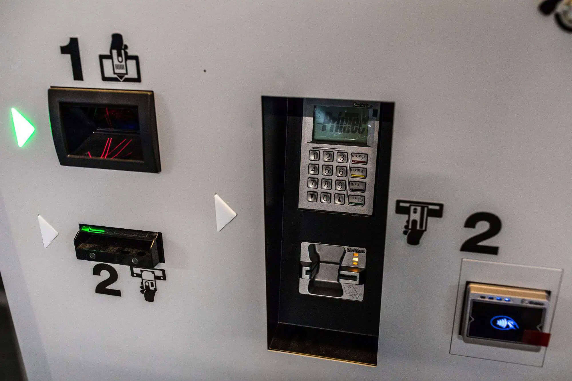 Parcare automată cu sistem Parkomatic pentru parcarea din zona bazinului olimpic și a sălii sporturilor din Dej