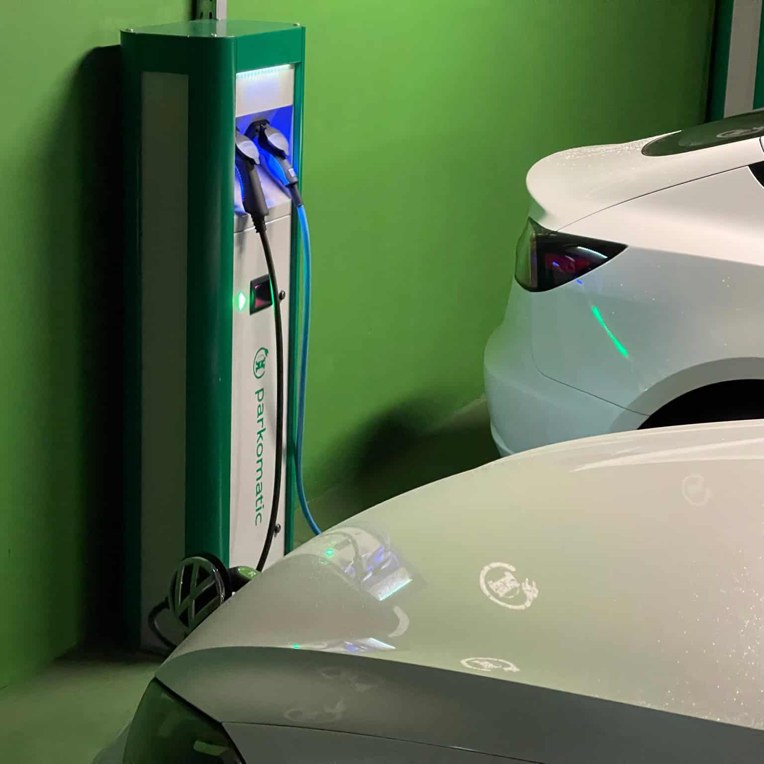 Statii incarcare masini electrice, KADRA, Parkomatic Statii incarcare masini electrice, KADRA, Parkomatic