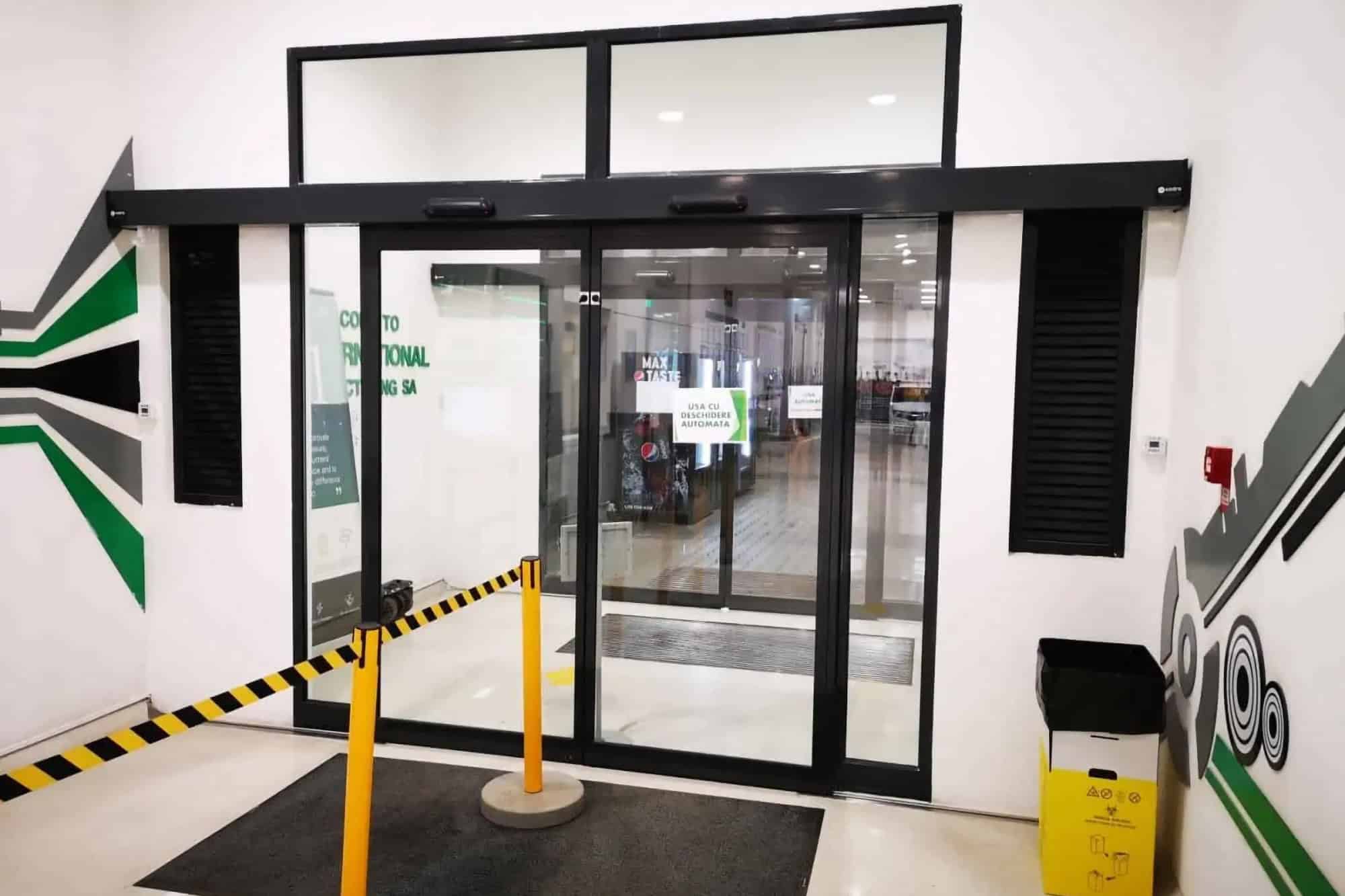 Ușă culisantă automată - Acces automat și sigur pentru angajații JTI România