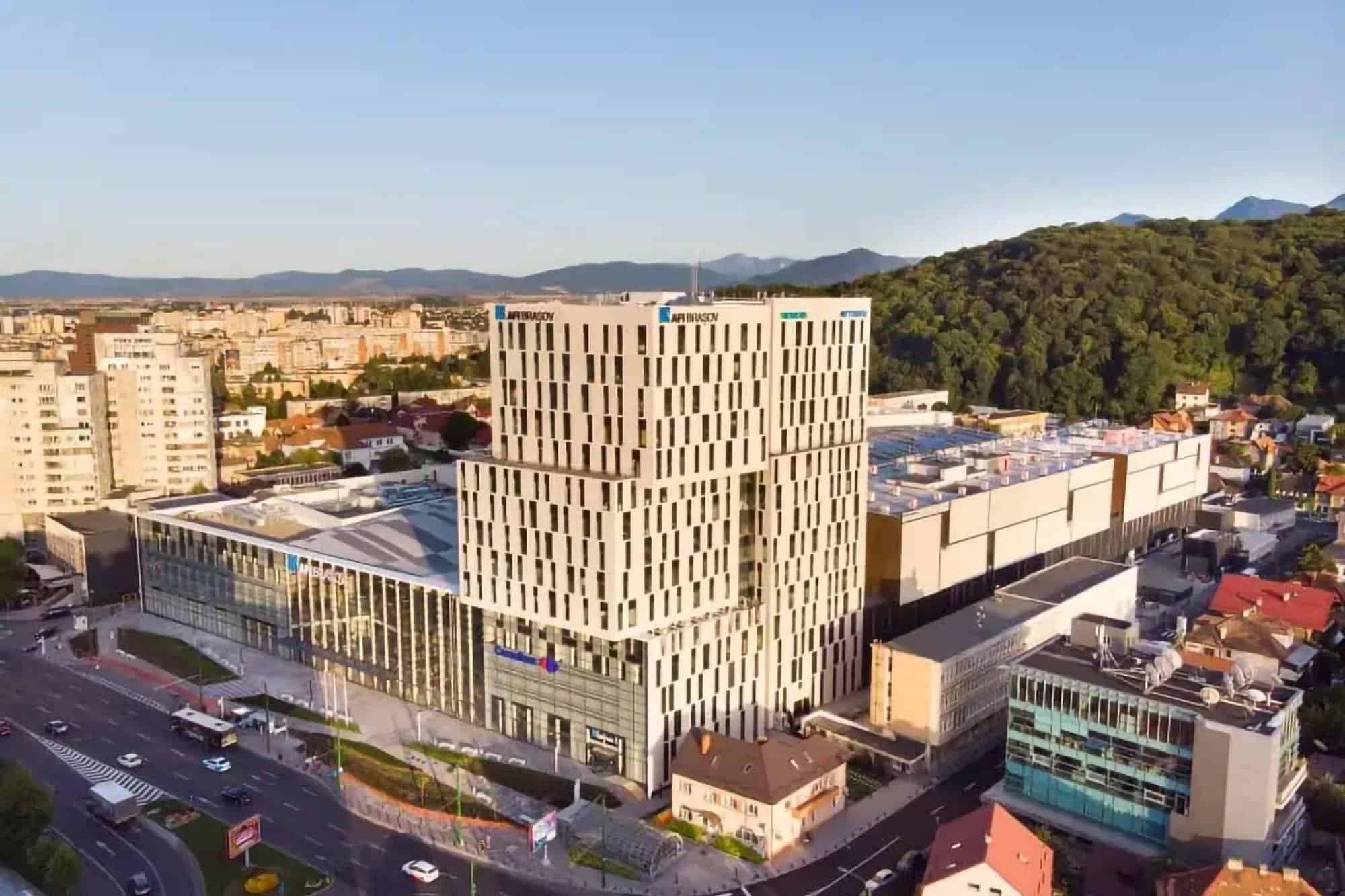Uși automate break-out pentru o experiență de shopping ultra modernă la Brașov