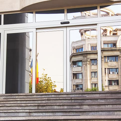 Uși automate cu sistem break-out, KADRA, Minister