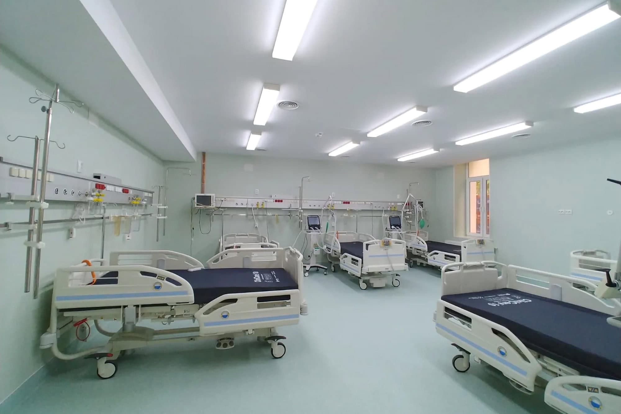 Uși semiermetice și etanșe ermetic pentru pregătirea secției de COVID de la Institutul de Pneumoftiziologie Marius Nasta