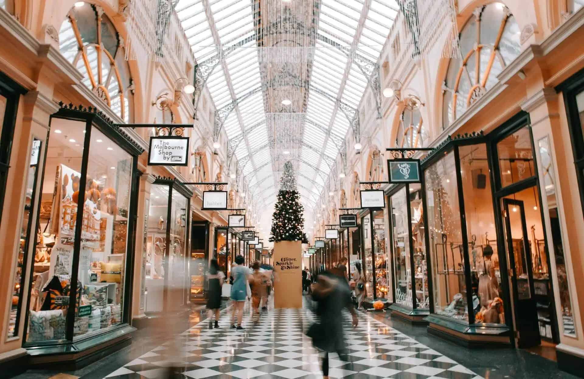 Amenajarea exteriorului unui spațiu comercial