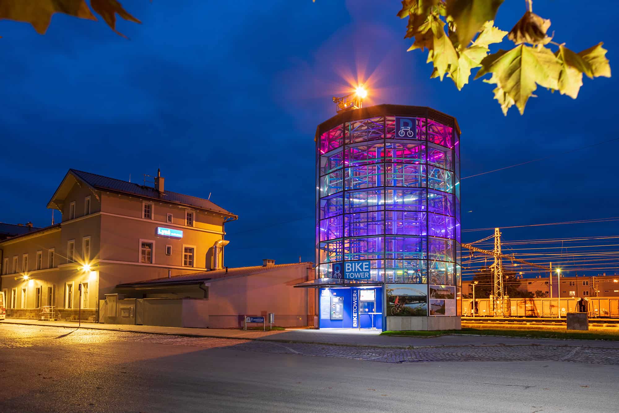 Parcări securizate și automate pentru biciclete, KADRA