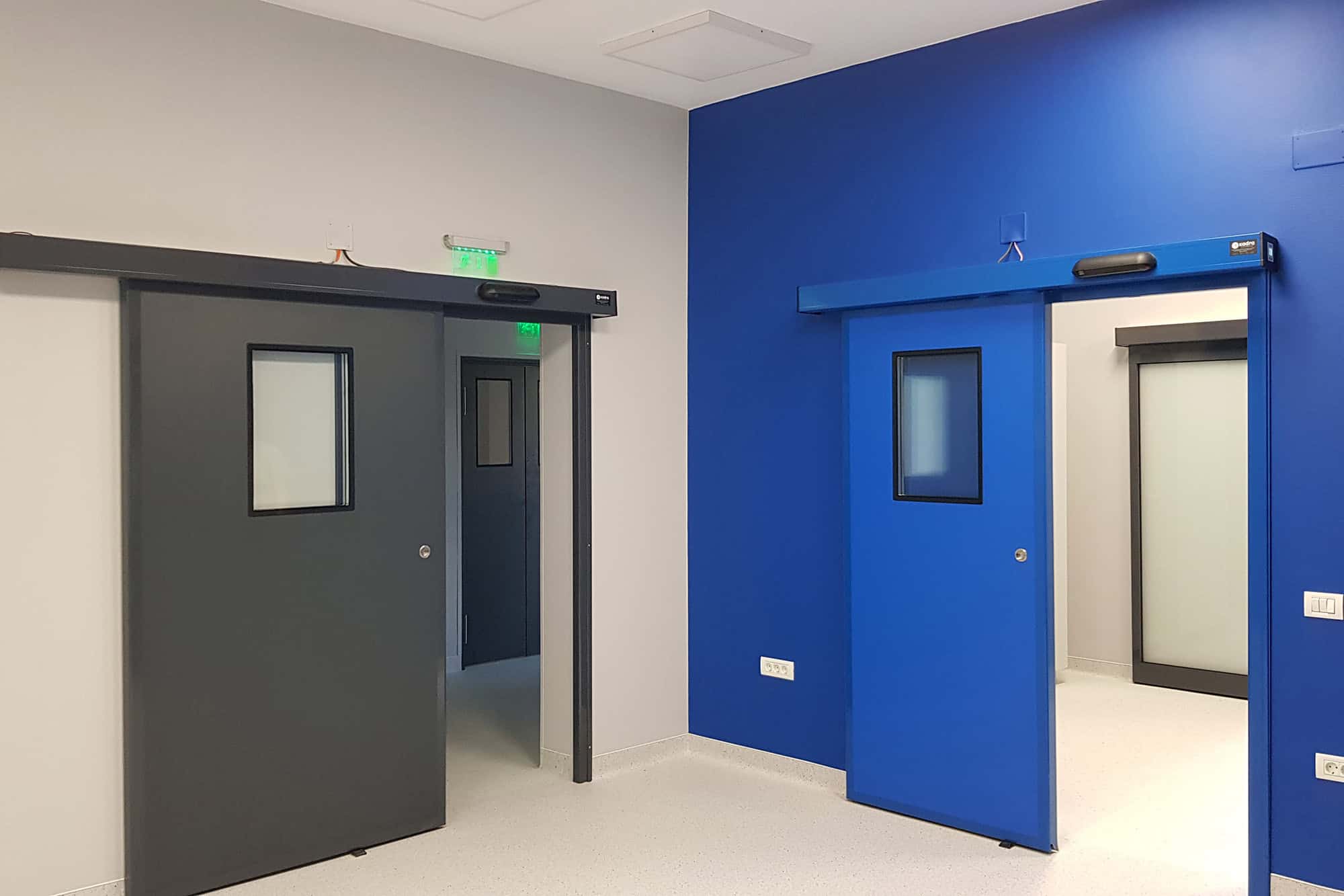 Sistem uși glisante automate pentru noua clinică Opthamax din Ploiești