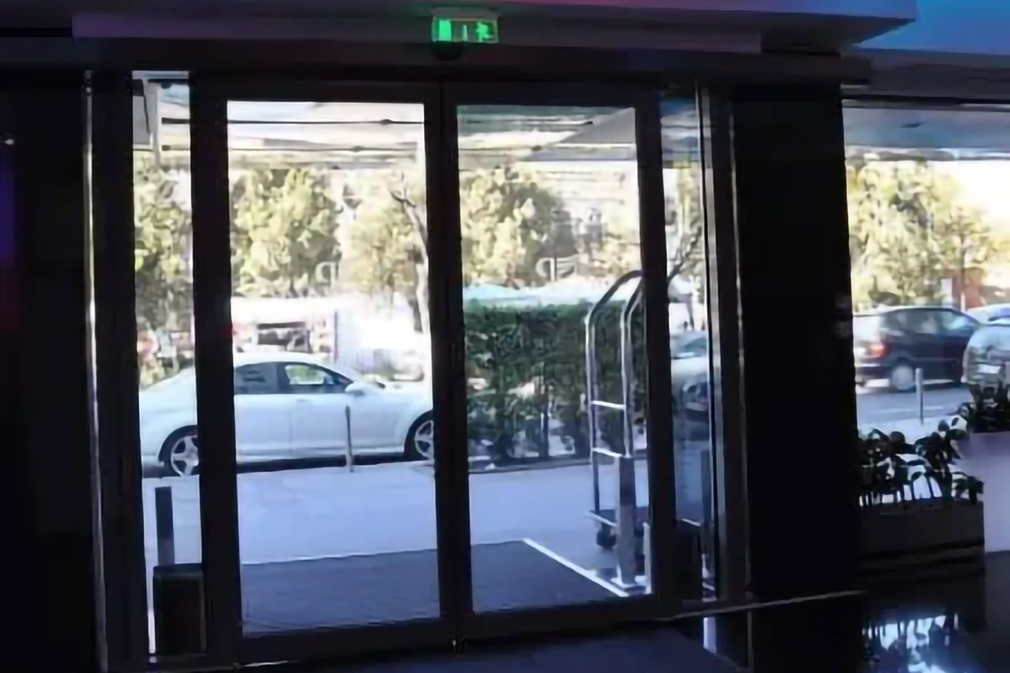 Ușă automată culisantă pentru Hotel Plaza Târgu Mureș