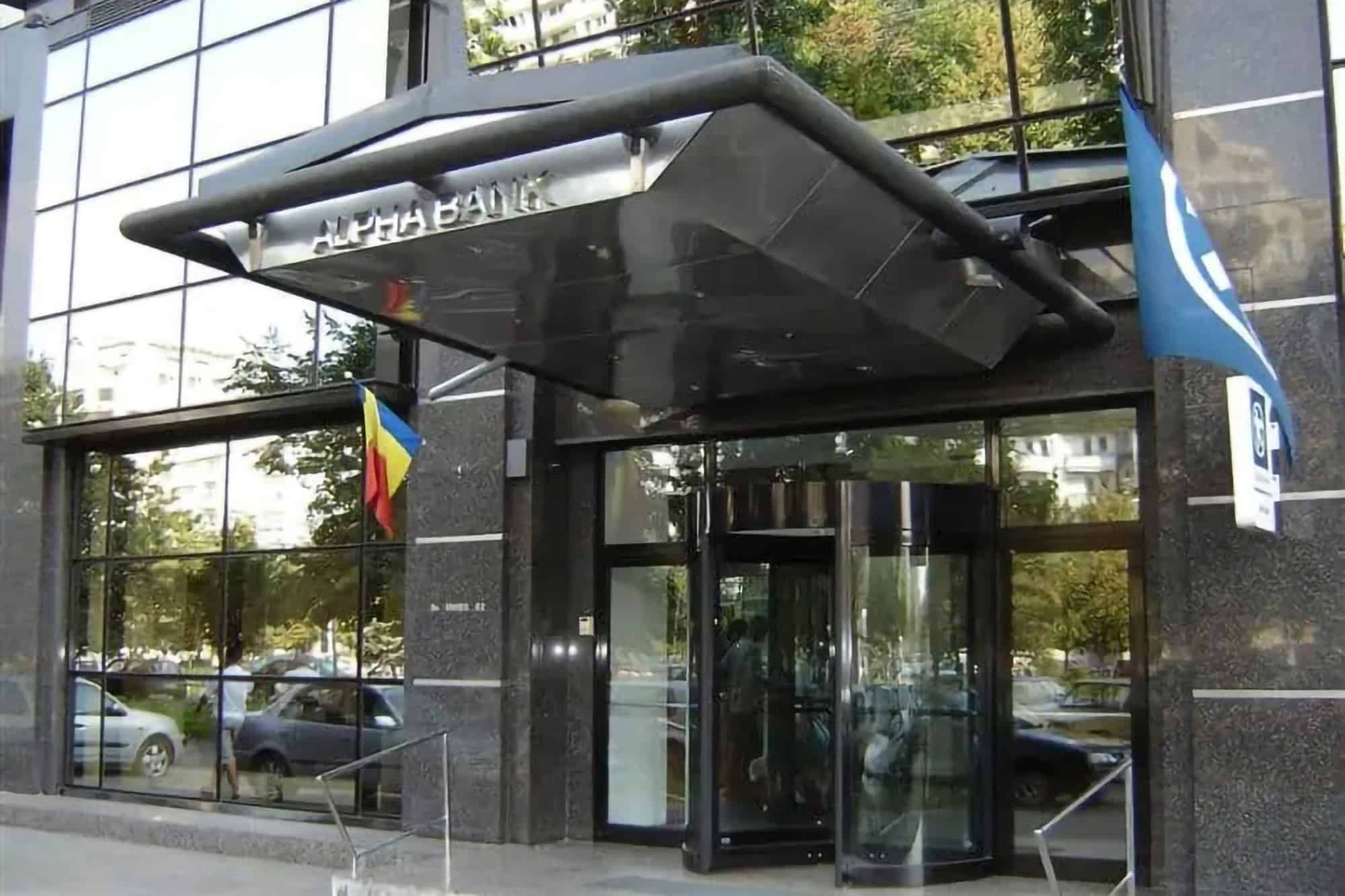 Ușă rotativă la Alpha Bank București