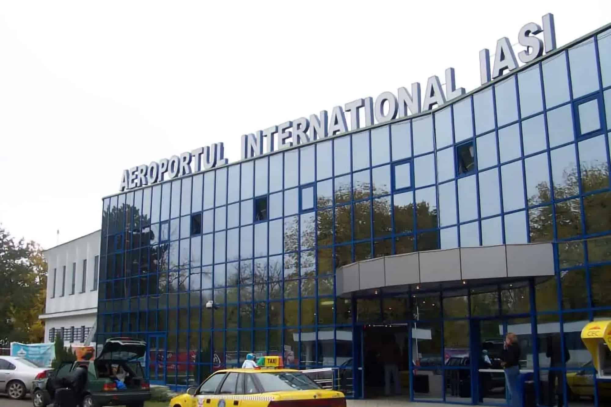 Uși culisante automate montate la Aeroportul Internațional Iași