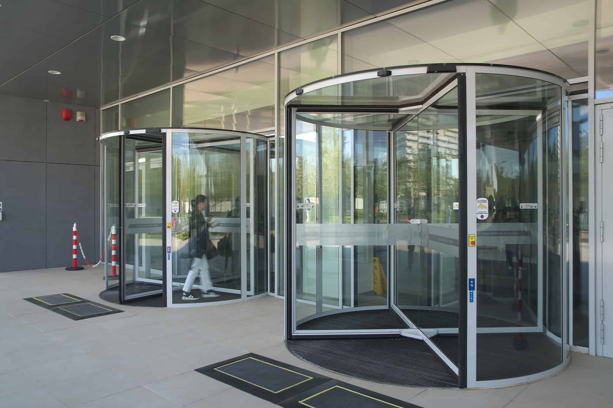 Uși rotative KADRA – soluția aleasă de Renault