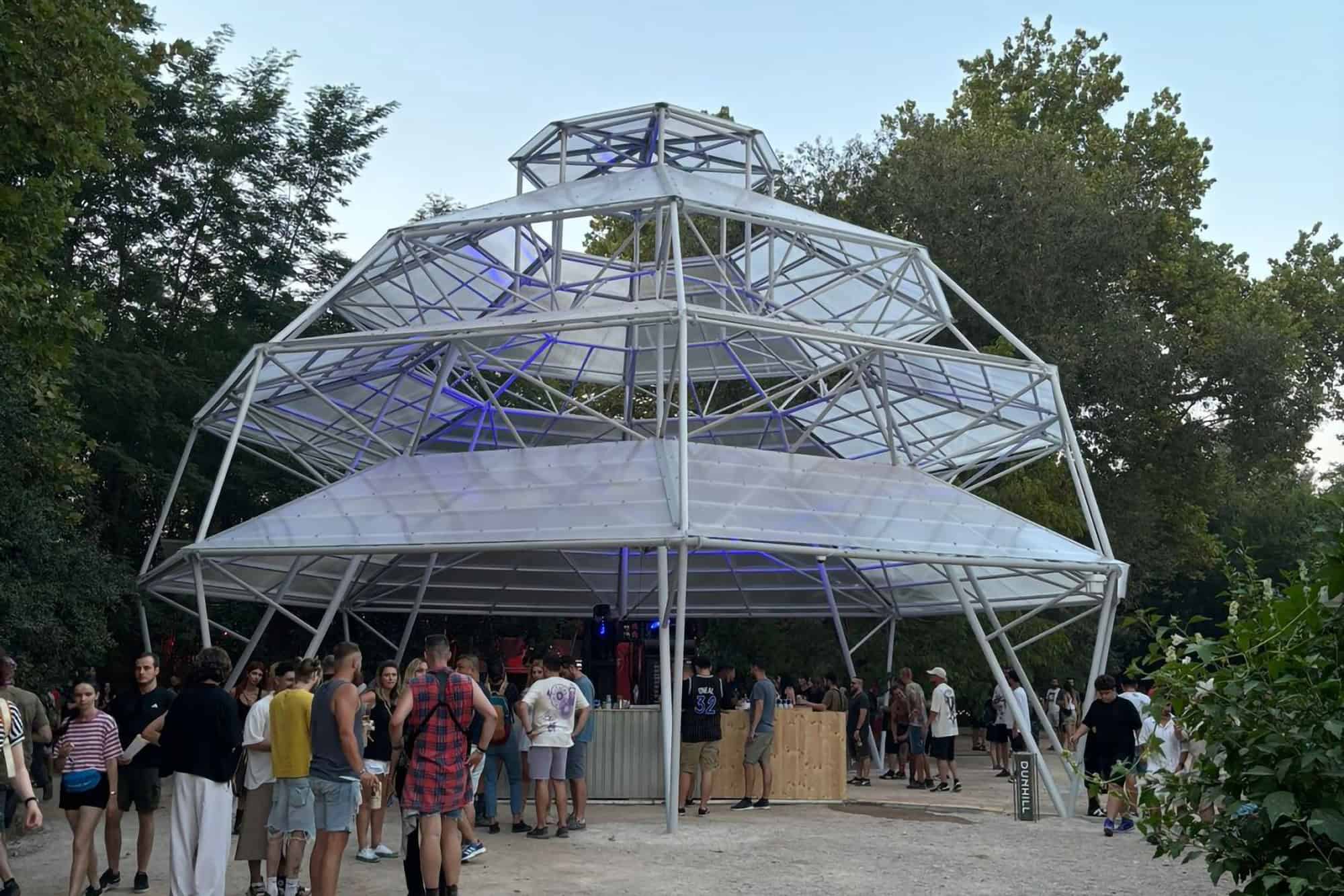 Construcție specială din policarbonat celular pentru Electric Castle