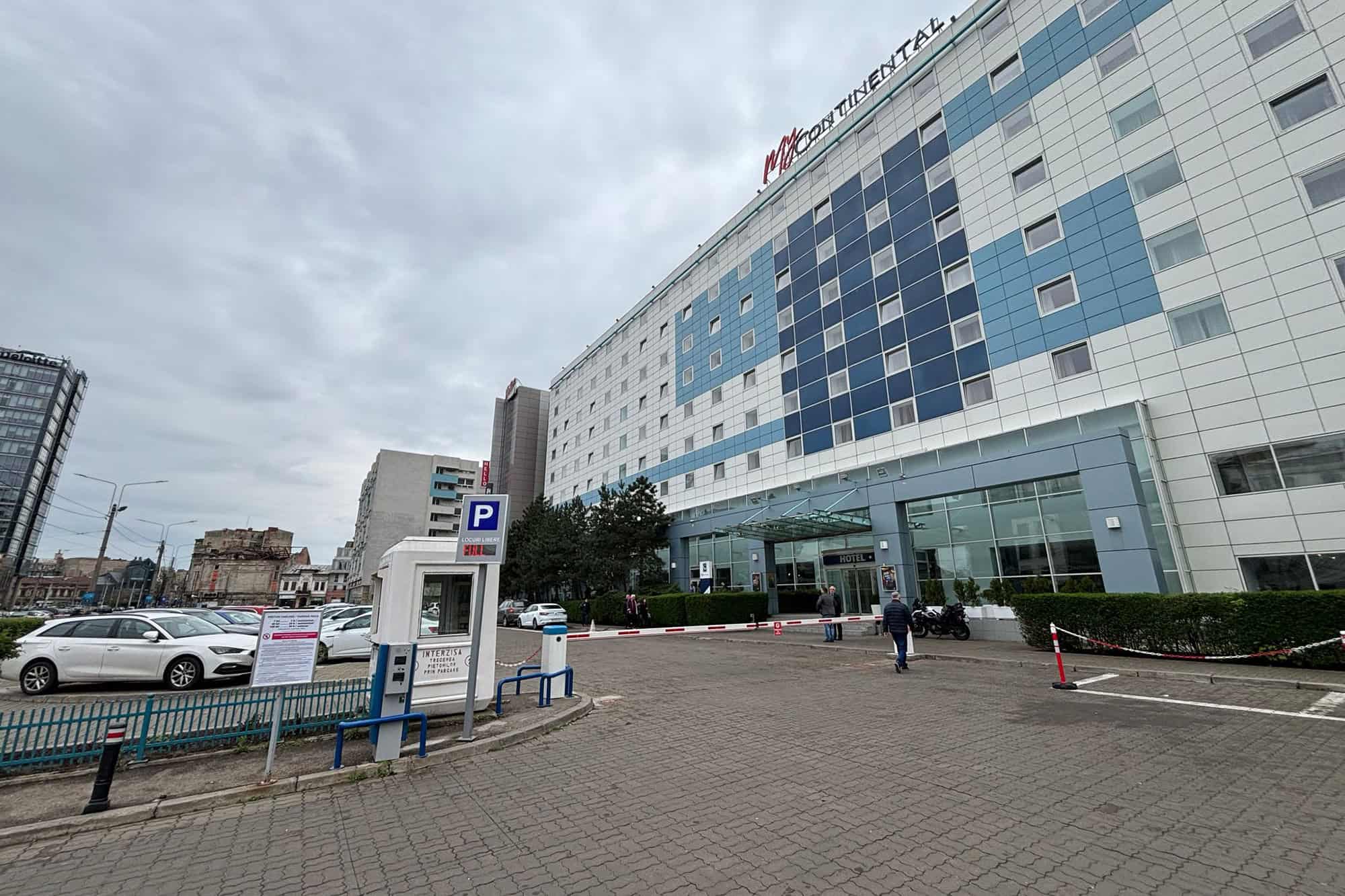 Soluții de parcare inteligente pentru industria hotelieră