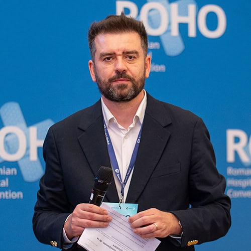 Vorbitător la conferință, atu de siguranță și libertate în mișcare.