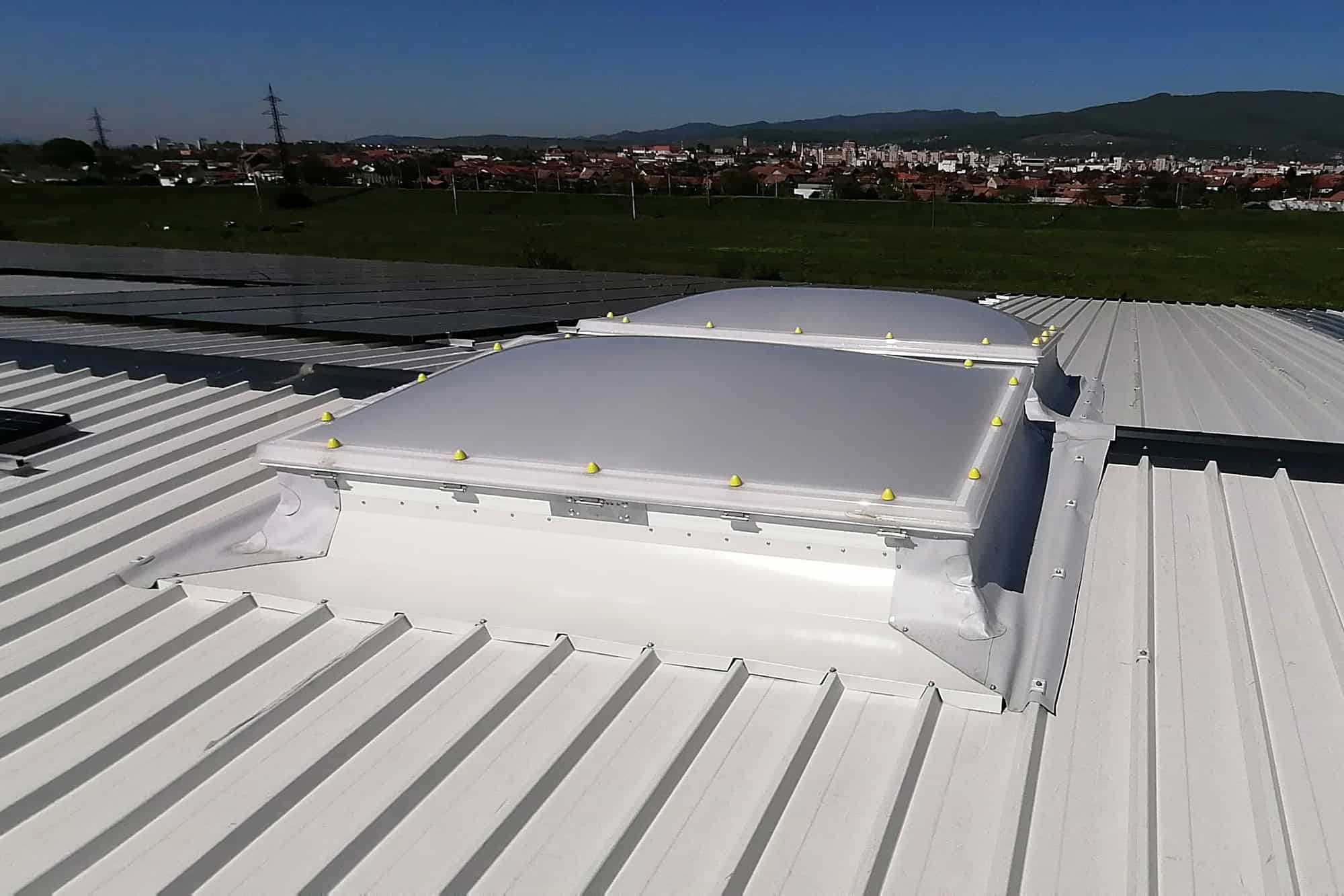 Ventilație de pe acoperiș pentru sistem de desfumare, soluție Kadra.