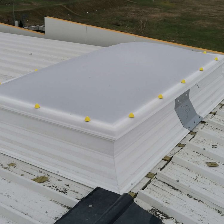 KADRA montează 46 de trape de fum electrice pentru noua hală Solina din Alba Iulia3